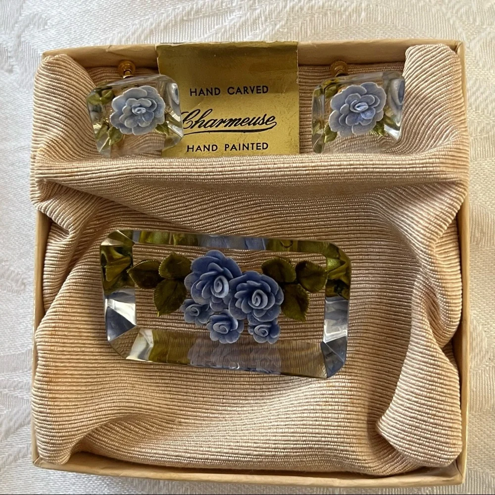 CHARMEUSE BROOCH SET REVERSE CARVED LUCITE BROOCH PIN AND EARRINGS SET
